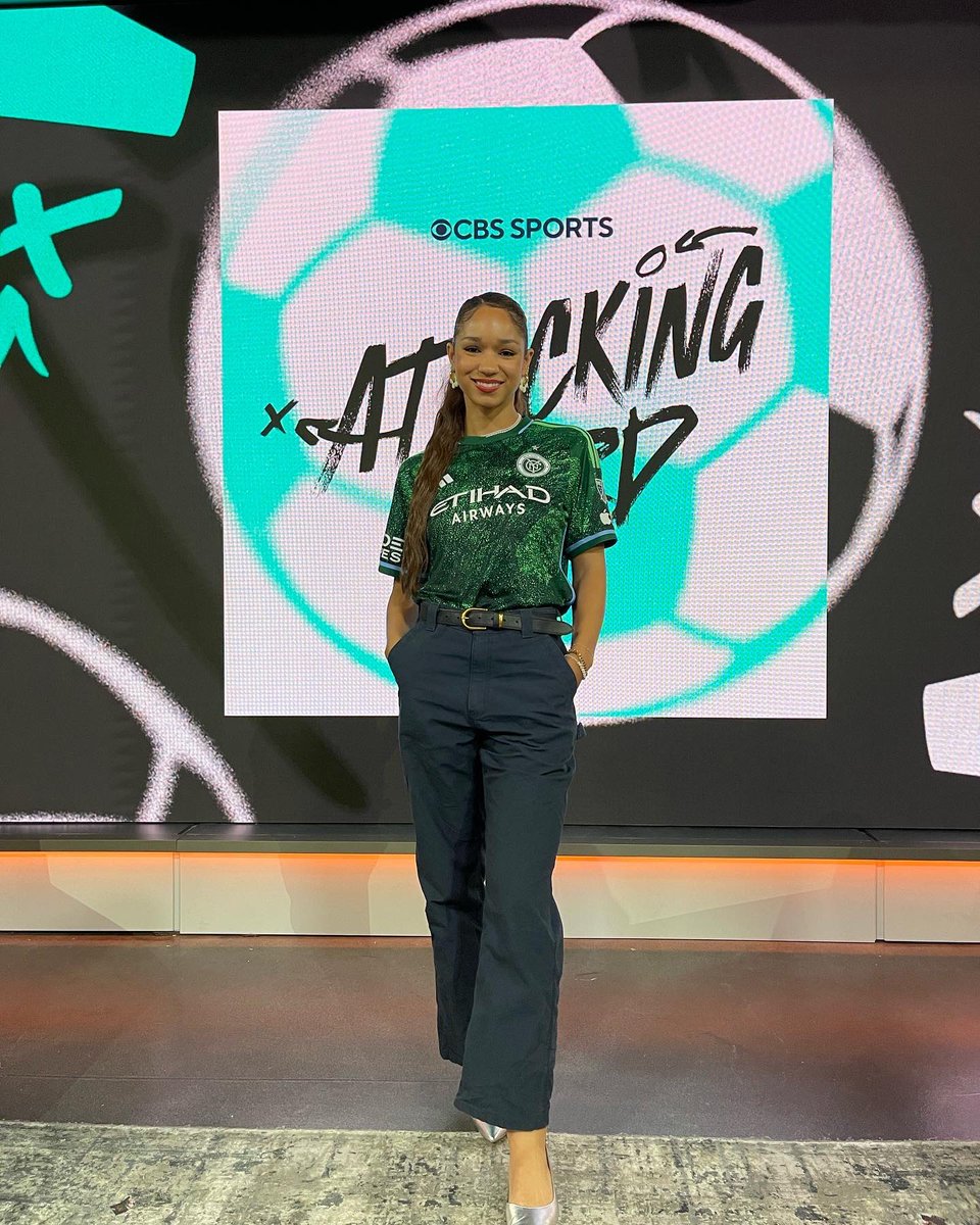 darian_jenks's tweet image. Big S/O to @NYCFC for the dope kit 💚
&amp;amp; welcome to the girls roooom @KealiaOhai 🫶🏽✨ #AttackingThird #A3