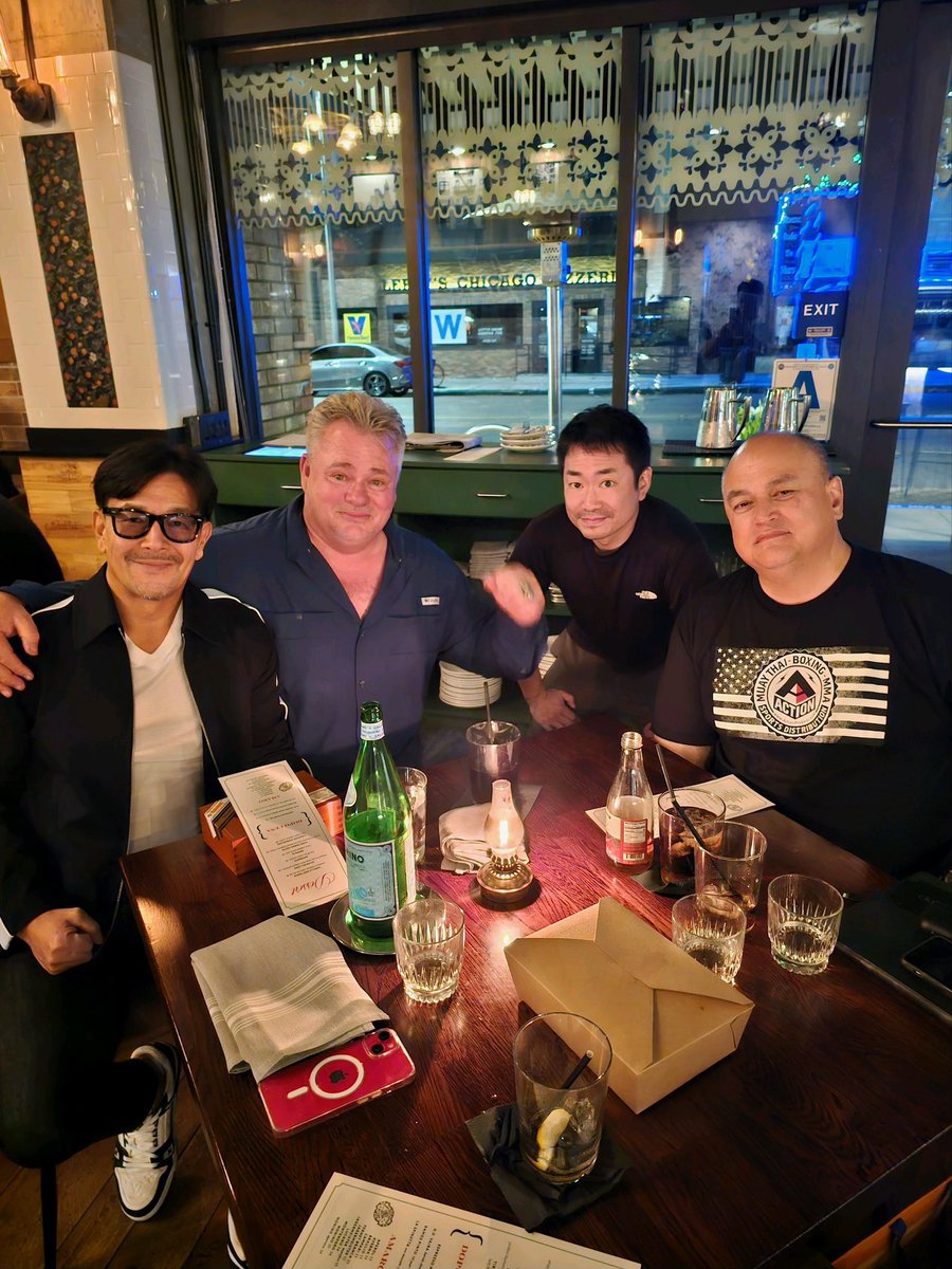 Great dinner with friends last night ahead of #Bellator300

Pride, Dream, RIZIN, Strikeforce, BELLATOR and King of the Cage all represented!