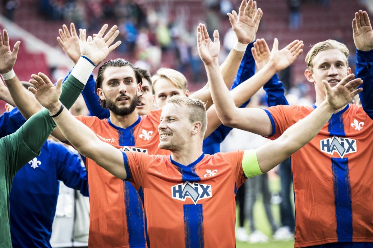 SVD98EN's tweet photo. 🚨 Press Conference 🚨

Here’s the thoughts of Torsten #Lieberknecht and Enrico #Maassen as well as Fabian #Holland and Tobias #Kempe

📸: Stefan Holtzem

#FCASVD #Lilien #sv98 https://t.co/8oCZMnWuo4