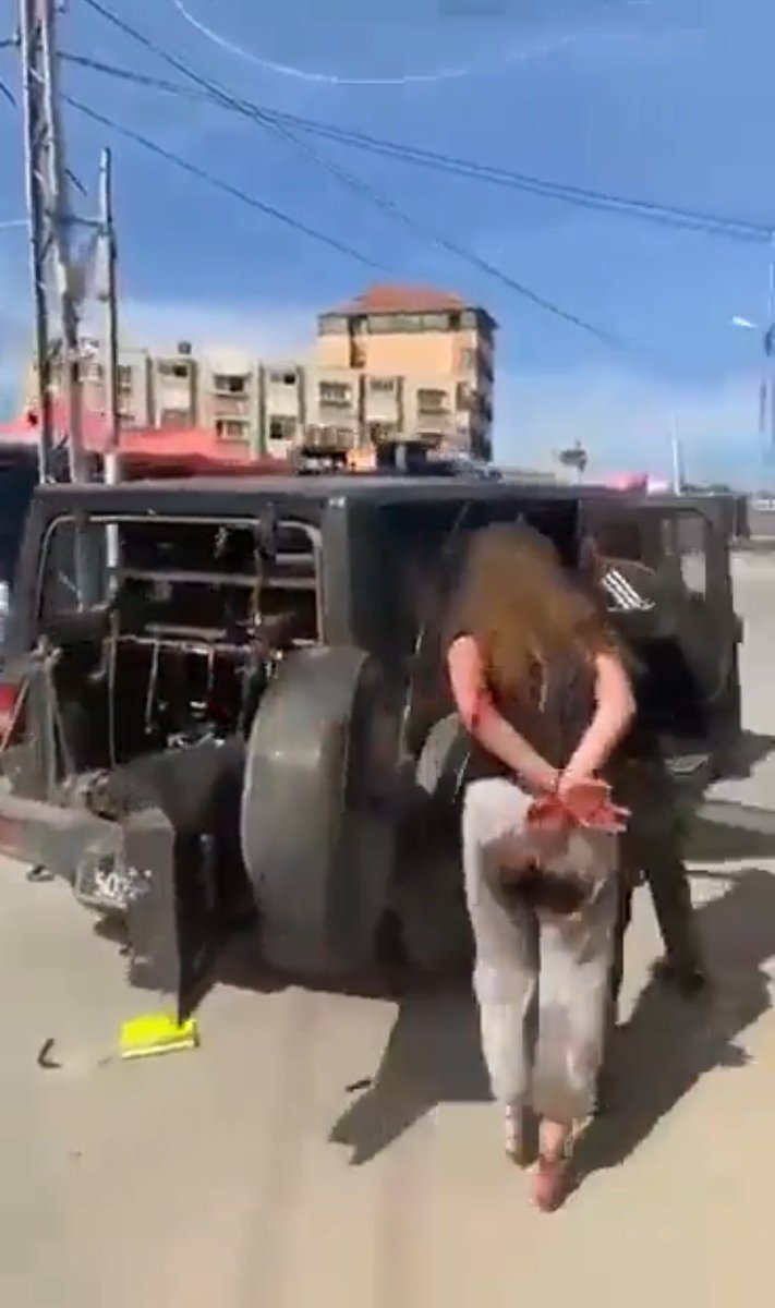 piopiotwit's tweet photo. No me quito de la cabeza  a estas 2 chicas, violadas y torturadas, una hasta la muerte. Barbarie estomagante. El mundo tiene que verlo. Aun así muchos se lanzan a justificar porque en la historia de Israel nosequé.  Sois hienas . Hacéis el caldo gordo a los salvajes https://t.co/08Ftl4eyDX