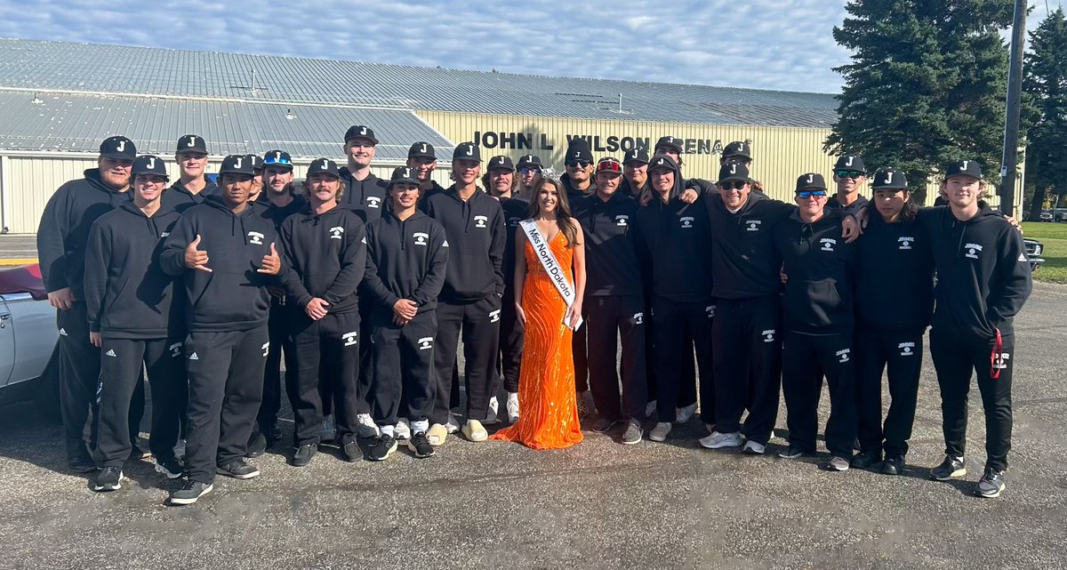 Thanks to Miss ND Sydney Helgeson for letting <a href="/JimmieBaseball_/">Jimmie Baseball</a> for letting us hang out with her today at the University of Jamestown Homecoming Parade.

<a href="/sydney_helgeson/">Sydney Helgeson</a> 
<a href="/missamericand/">Miss North Dakota</a>
#JimmiePride
#HonJims
