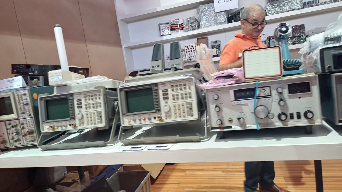 CT1HSN's tweet photo. Feira de rádio da ARAM 2023 @ Viana do Castelo https://t.co/EaizChodSw