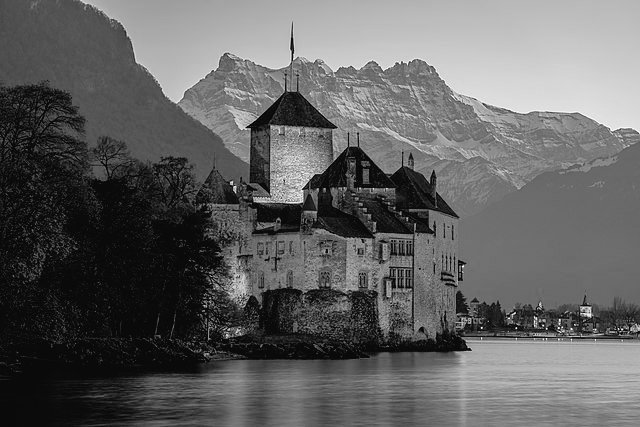 CarlGaso's tweet photo. "Does anyone know exactly when this thing was built? Did the founders of the city construct it, or did they discover it? ... Why do we memorialize it with pomp and circumstance and then desecrate it with pipes and wiring?"

CASTLE COP: The Greater Region Series 

#mystery #books https://t.co/Vi2lccc0yu