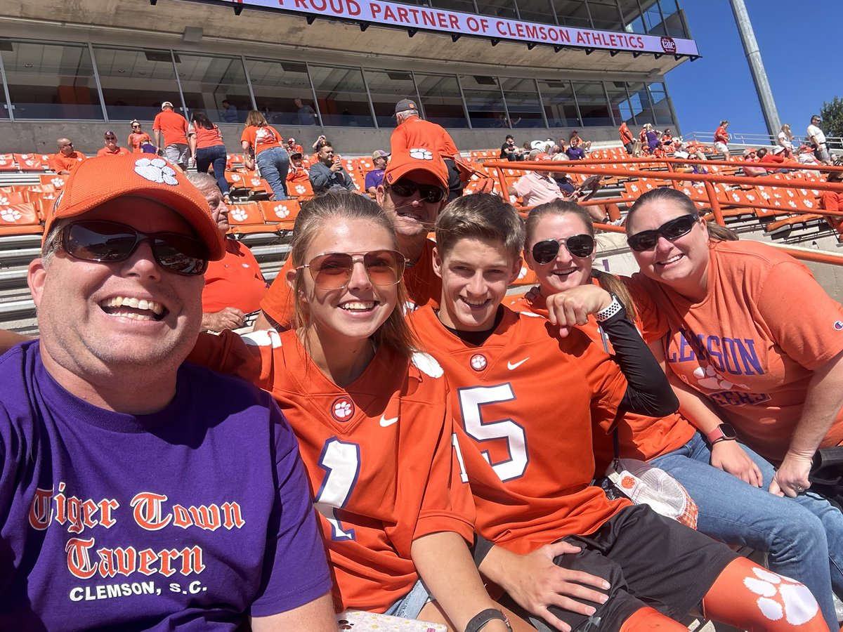 tadabraham's tweet photo. HOCO ‘23!!!!!! #bestinthegame @ClemsonFB https://t.co/MWf9LgfEYJ