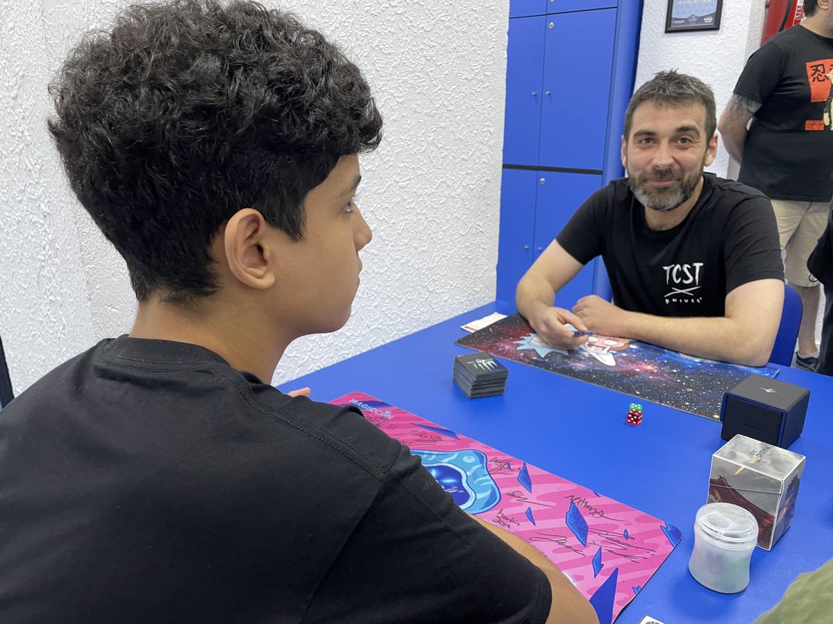 Top 8 en el RCQ de <a href="/MagicBarcelona_/">Magic Barcelona</a>

RB scam 💀🐦🐦
Living end 🐦🐦
4c elementals 🐦💀🐦
Tron 🐦💀
Temur rhinos 🐦🐦
Living end 🤝 
Top 8:
Grixis Faeries 💀💀