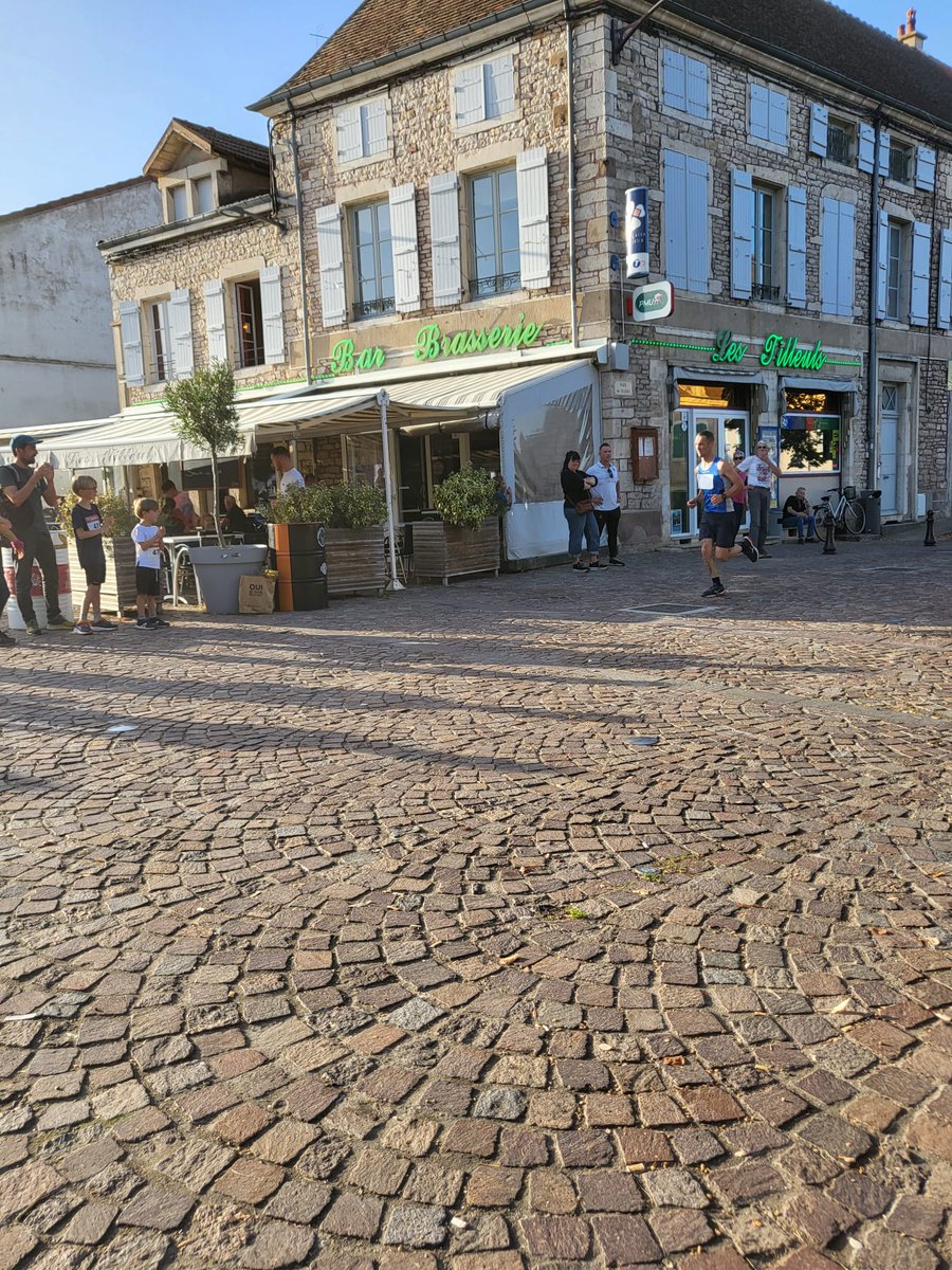 "Run in Sennecey" 
Courir pour une bonne cause en famille ! Octobre  Rose 🩷