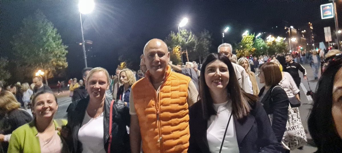 SaStaroGrada's tweet image. Svakodnevno se suočavamo sa nasiljem, a država ne preduzima ništa. Морамо да се изборимо за савремено, демократско, уређено друштво у ком смо безбедни.