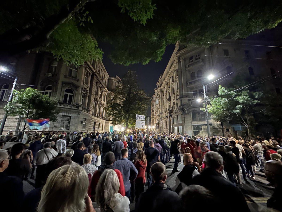 SaStaroGrada's tweet image. Svakodnevno se suočavamo sa nasiljem, a država ne preduzima ništa. Морамо да се изборимо за савремено, демократско, уређено друштво у ком смо безбедни.