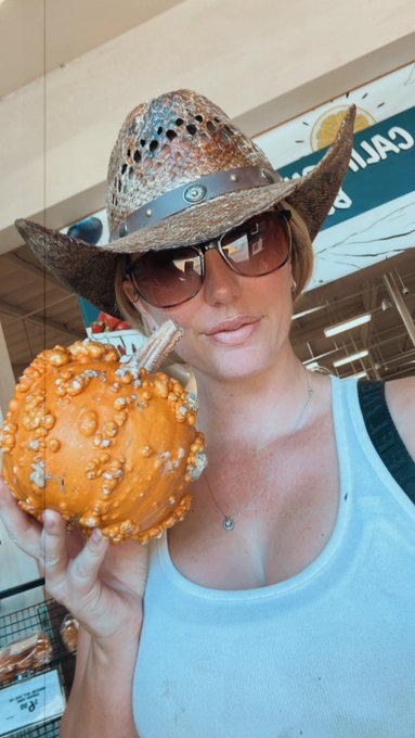 I love ugly pumpkins 🎃 https://t.co/92Smqdgph2