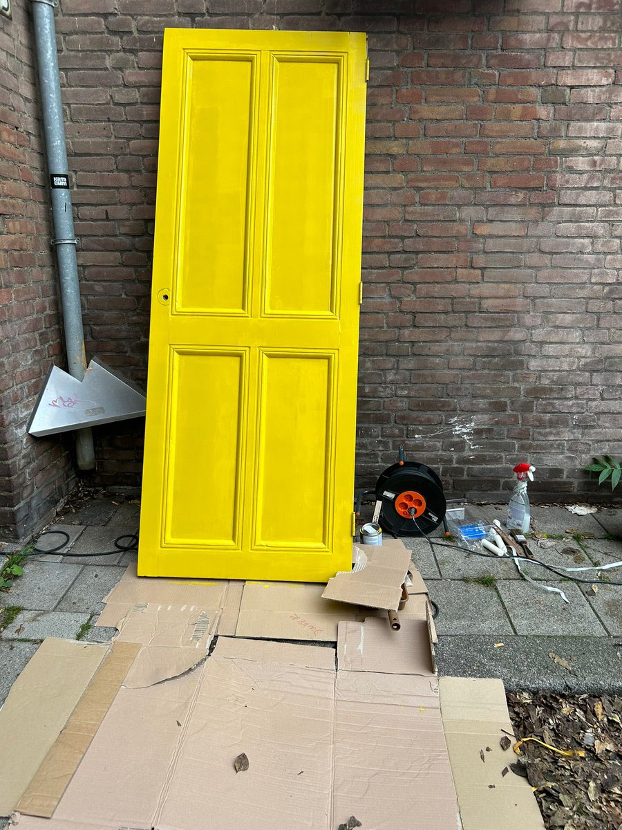 Dakloosheid is een woonprobleem!

Op dinsdag 10 oktober voeren we actie in verschillende Nederlandse steden: we vallen met de deur in huis, vóór meer passende, betaalbare huisvesting voor dak- en thuisloze jongeren. 

Doe je mee? Meer informatie in deze 🧵 ↘️