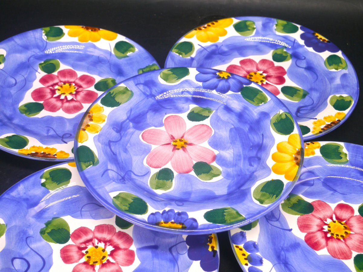 G97816960Girl's tweet photo. Himark Indigo salad plates. Hand-decorated, made in Portugal. https://t.co/SdSZx9g2KX via @Etsy #BuyfromGroovy #antiqueshop #tableware #dinnerware #vintagetableware #Himark #HimarkIndigo #HimarkPortugal #flowerpower #SpringDishes #Indigo #EtsySellers https://t.co/w4D6gcGi3Y