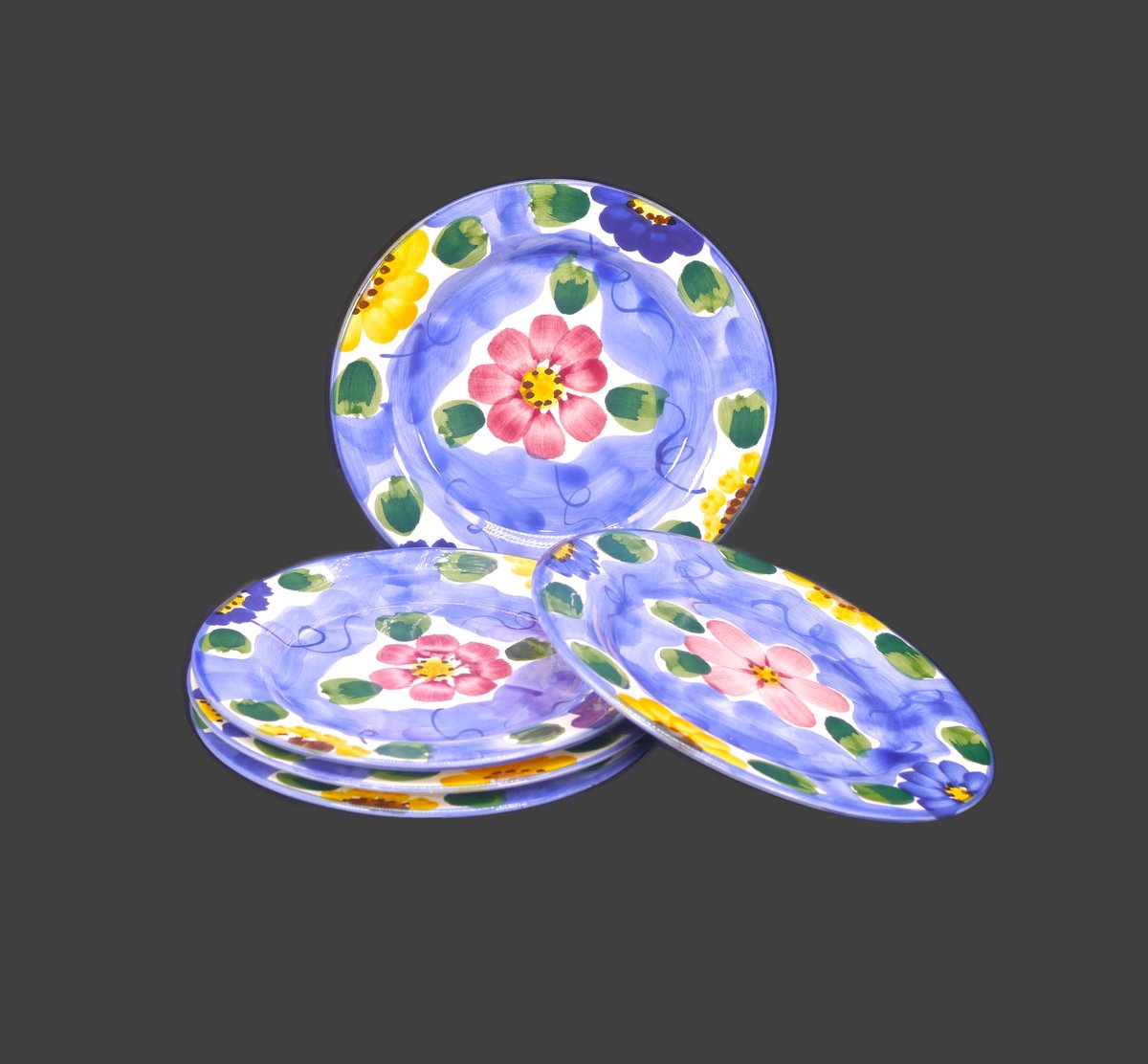 G97816960Girl's tweet photo. Himark Indigo salad plates. Hand-decorated, made in Portugal. https://t.co/SdSZx9g2KX via @Etsy #BuyfromGroovy #antiqueshop #tableware #dinnerware #vintagetableware #Himark #HimarkIndigo #HimarkPortugal #flowerpower #SpringDishes #Indigo #EtsySellers https://t.co/w4D6gcGi3Y