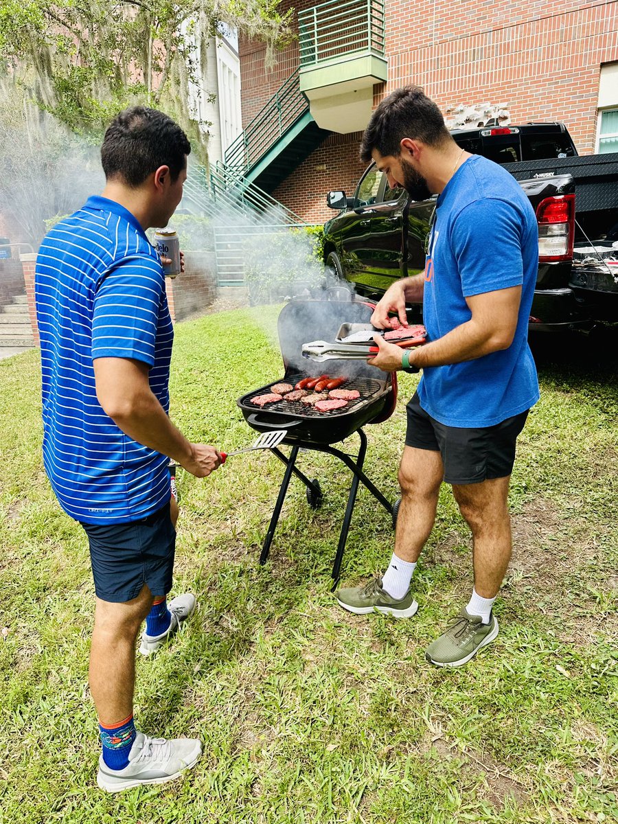 TAMUHortPhysLab's tweet photo. Another great Lab tailgate party is in the books! 
It is great to be a Florida Gator 🐊 thank y’all for coming! 🟠🔵 #gogators #ufhomecoming https://t.co/Jq9pkRdLJ4