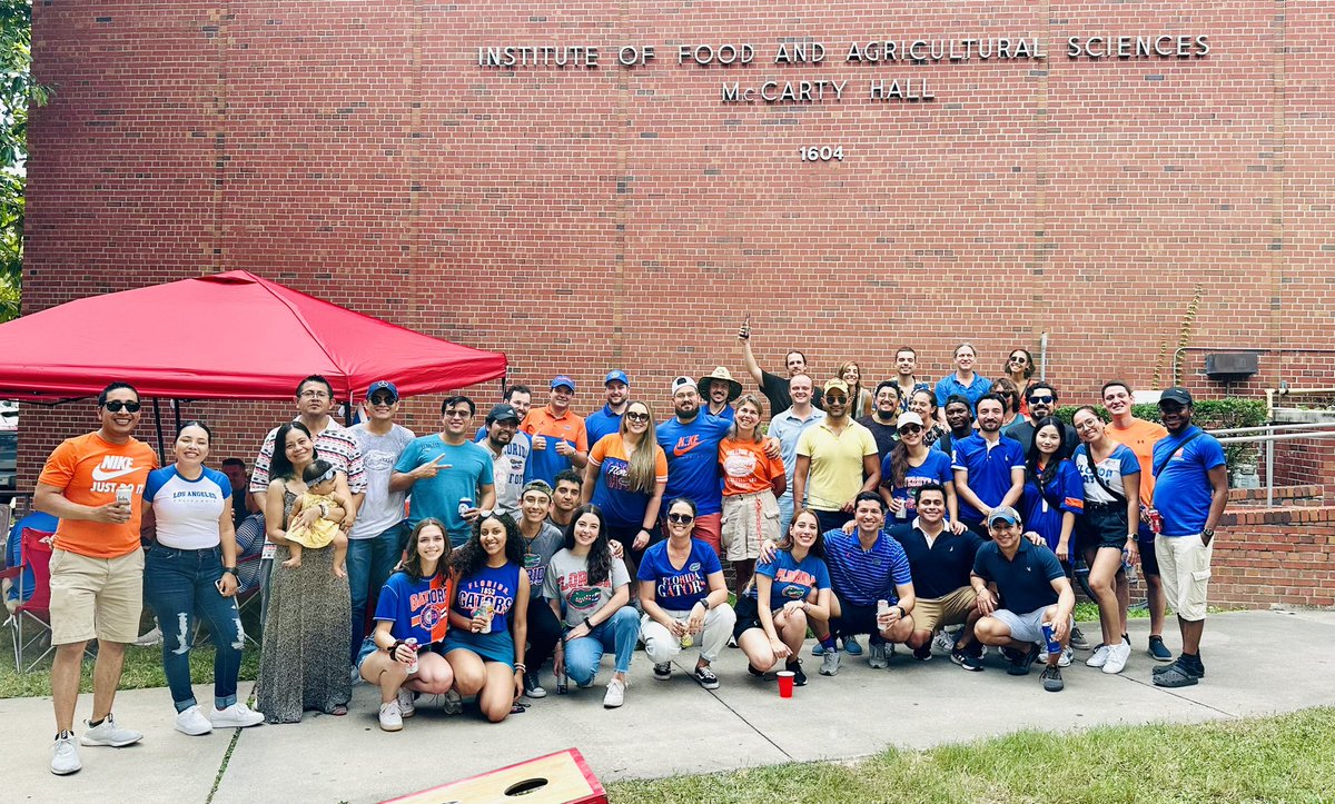 TAMUHortPhysLab's tweet photo. Another great Lab tailgate party is in the books! 
It is great to be a Florida Gator 🐊 thank y’all for coming! 🟠🔵 #gogators #ufhomecoming https://t.co/Jq9pkRdLJ4