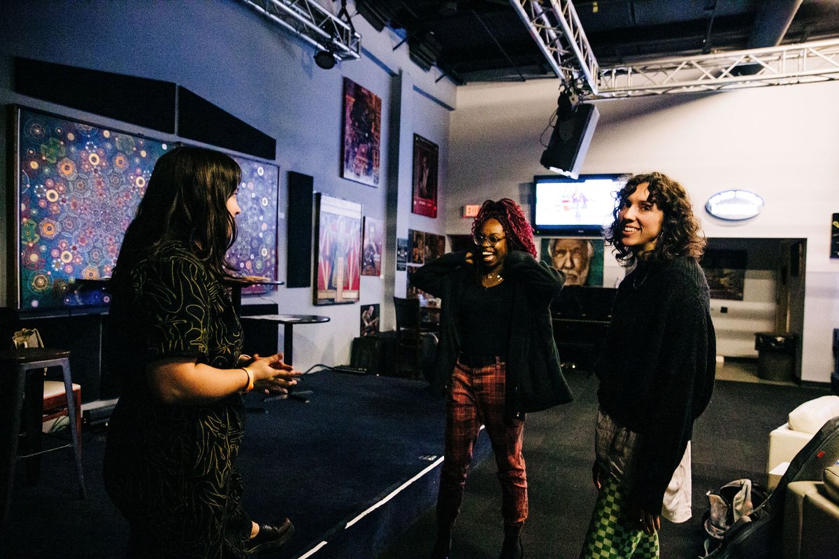 Girls Write Nashville tweet media