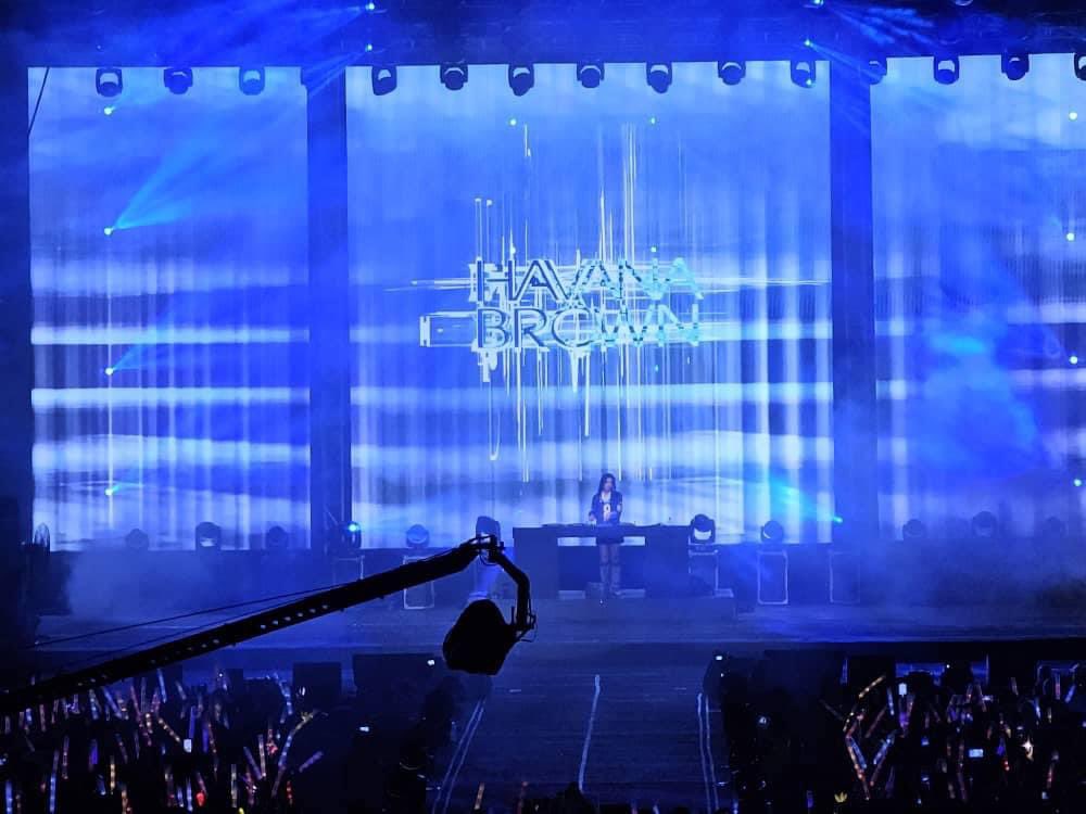 simkuihian's tweet photo. Borneo Sonic Music Festival 2023
 
Brief visit to experience the ambion.  Yes, this is the first time the music concert ever held in Sarawak stadium with all necessary logistic &amp; equipment by local Sarawak team
 
Sarawak has no issue as other part of 🇲🇾. Is ready to host more https://t.co/inPRXKnNyG