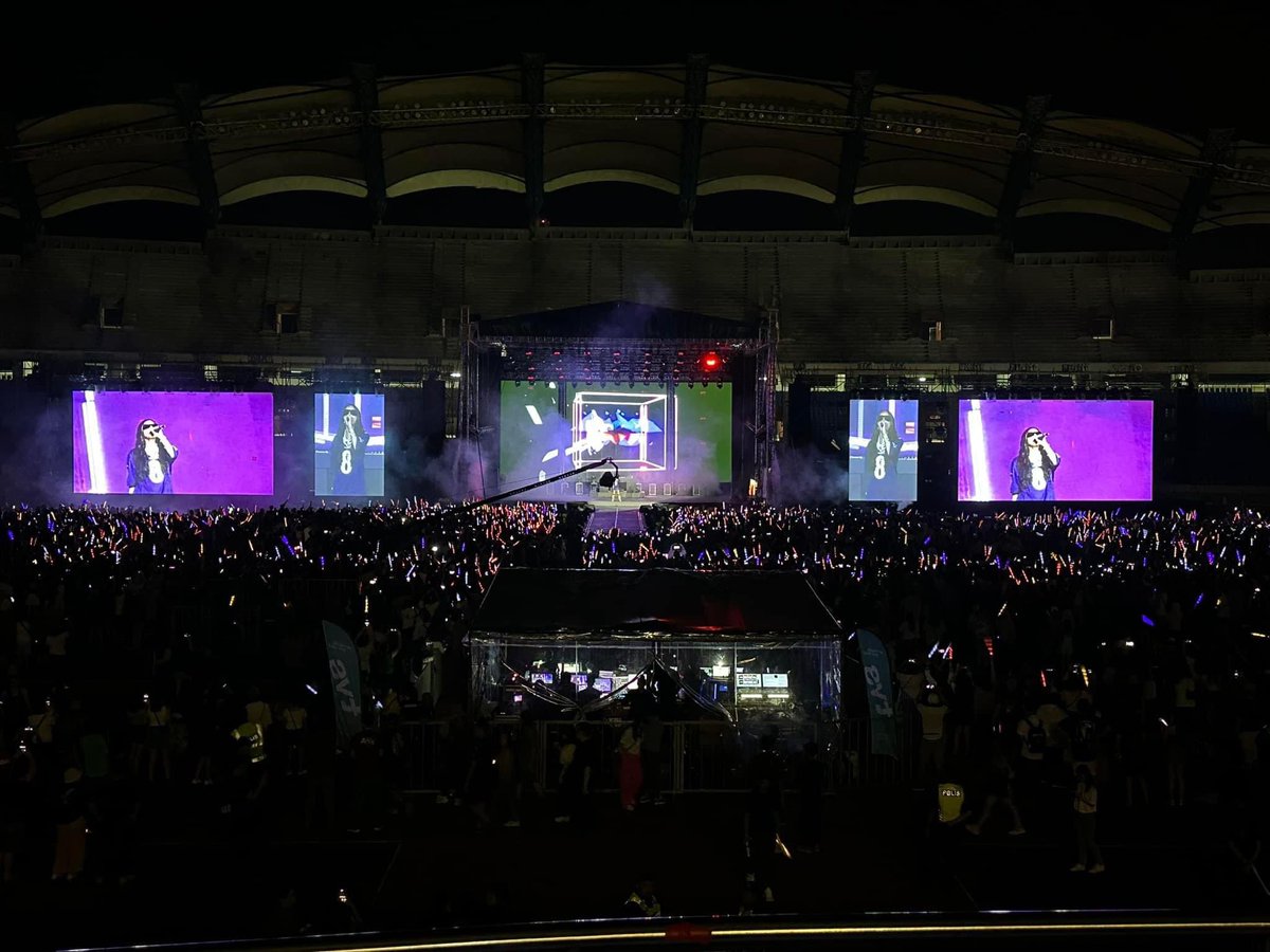 simkuihian's tweet photo. Borneo Sonic Music Festival 2023
 
Brief visit to experience the ambion.  Yes, this is the first time the music concert ever held in Sarawak stadium with all necessary logistic &amp; equipment by local Sarawak team
 
Sarawak has no issue as other part of 🇲🇾. Is ready to host more https://t.co/inPRXKnNyG