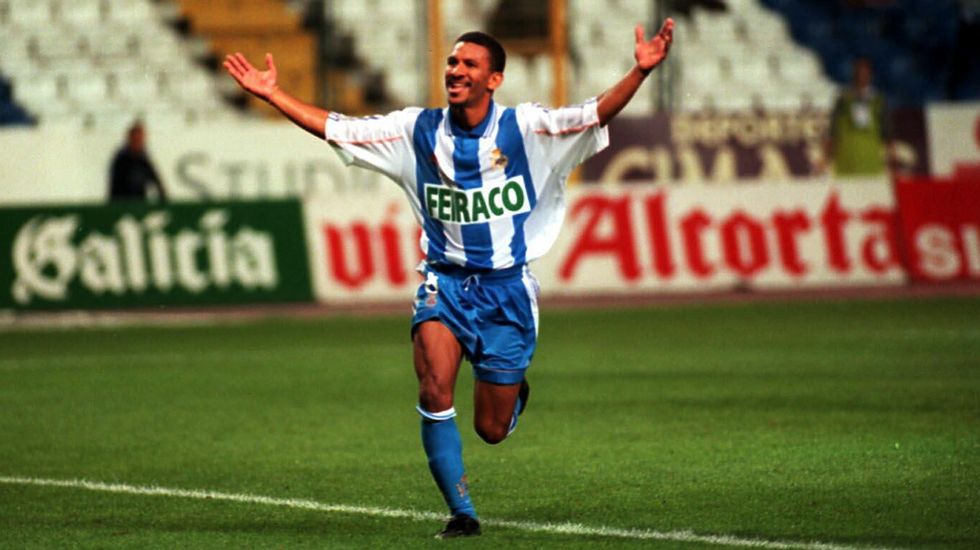 Policia_Coruna's tweet image. 📍Estadio #ABANCARIAZOR
#DéporCelta
📆 8/10/2023    19:00h. 

#TráficoCoruña 🚔

🚔Cortes de tráfico.📍Rúa Manuel Murguía/Avda.Habana/Almirante Cadarso.
🚫Lembra retirar o vehículo das zonas de seguridade sinalizadas.
🚌🚕Utiliza transporte público.

🔵⚪Forza Dépor⚪🔵