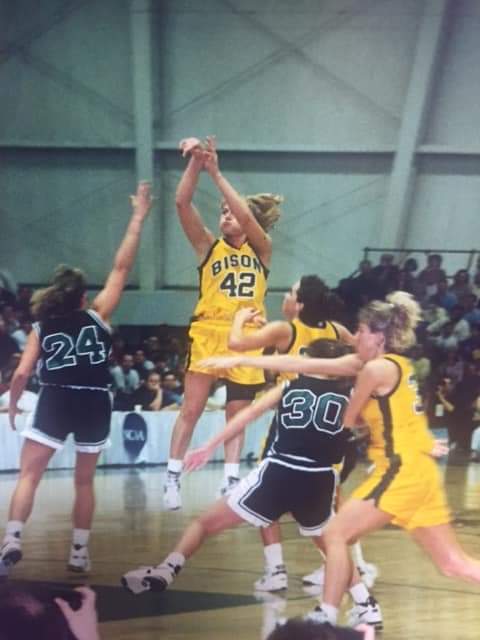 BLASTTOTHEPAST8's tweet image. UPDATED: From 2020

LYNETTE (MUND) JOHNSON: 1991 Milnor graduate. 

1990 Miss Basketball
3x All-State, 2x 1st team. 
2645 career points. 
High point game of 41 in state tourney against DesLacs-Burlington. 
Went to the State B her junior and senior seasons, placing 4th and then…