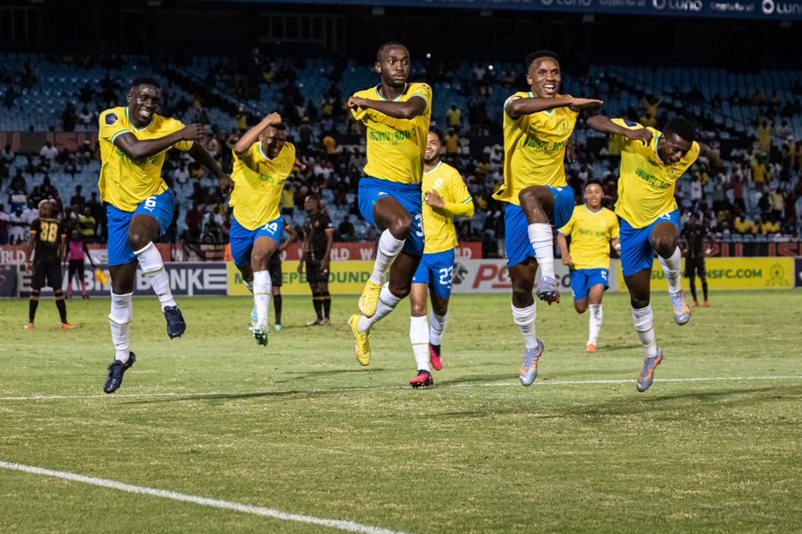 johny_theblessd's tweet photo. As Mamelodi Sundowns we will never complain about the two clear penalties denied, we take the L and go back to the drawing board with pride... https://t.co/5m7DfxxpOS