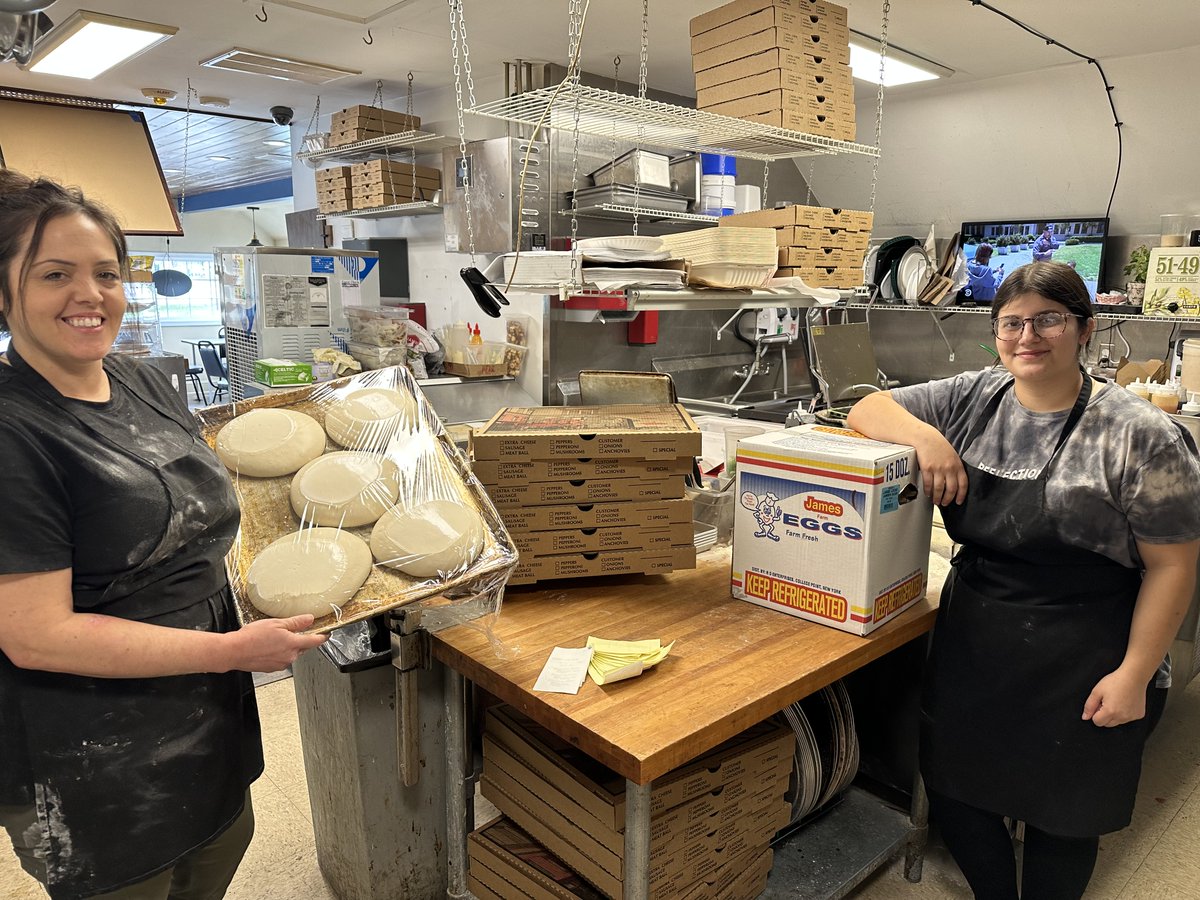 irondequoit_ny's tweet image. Orders for breakfast pizza are stacking up at Salty Bread Pizza Cafe in Irondequoit for tomorrow morning’s Bills-Jaguars matchup in London! 
#Staylocal
#gobills💙❤️💙❤️