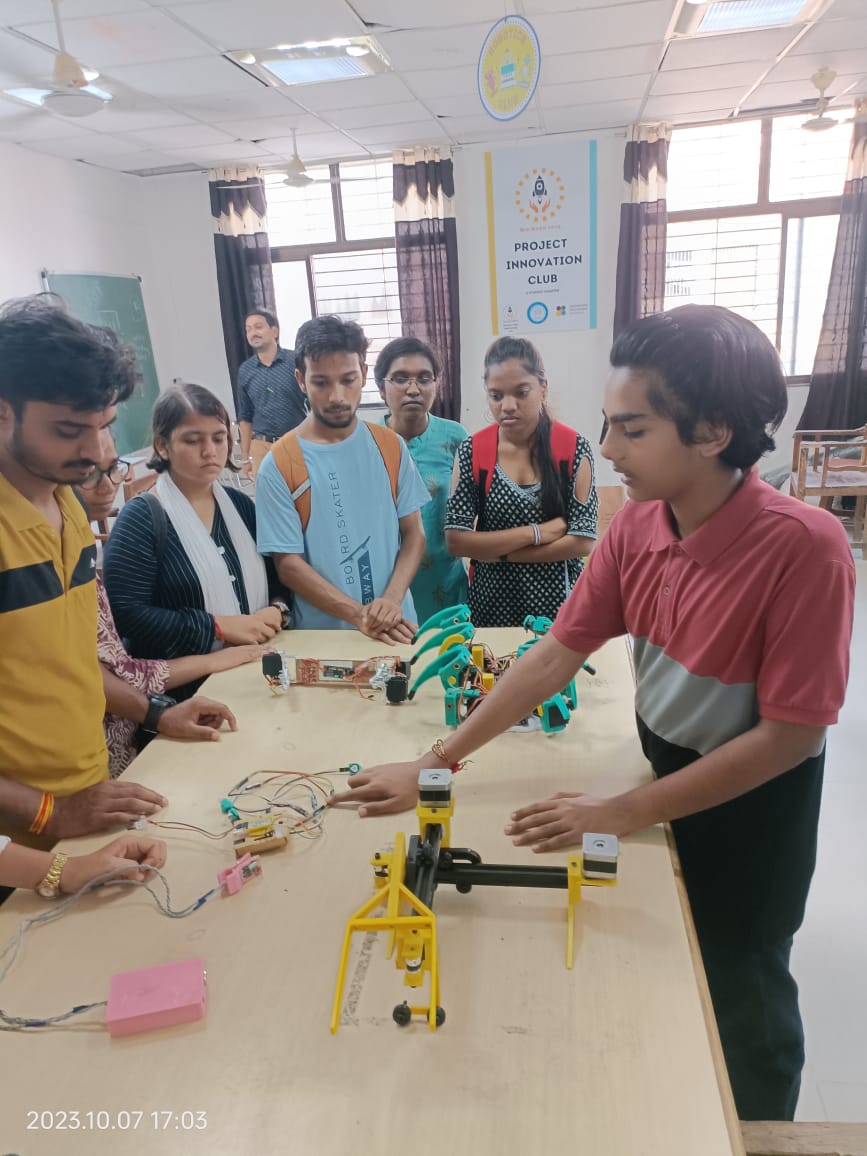 PROCUG1's tweet photo. Students of Centre for studies in Social Management, Central University of Gujarat Gandhinagar on 7.10.2023 along with Dr. Manoj Vanara Assistant Professor CSSM visited ihub, GUSEC GU,Ahmedabad Management Association, Project and Innovation Lab. GP Ahmedabad.
#CUG #StudentsVisit https://t.co/Oo99S251EY