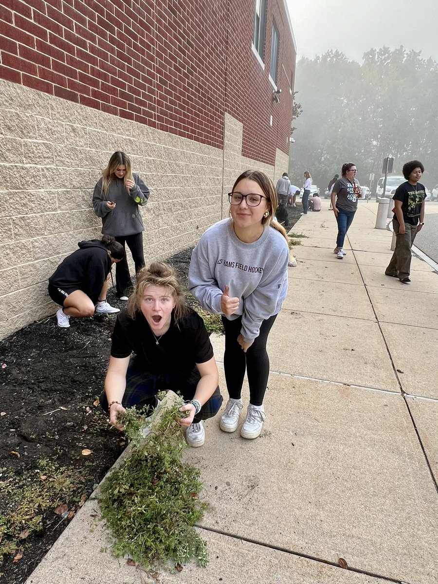 NHSBioTeach's tweet photo. Weeding and bulb planting! #BotanyBoss getting it done! https://t.co/0Hm45fbb9t