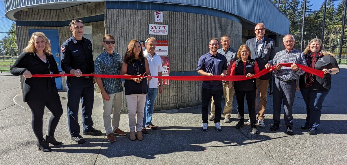 dp_open's tweet photo. We partnered with the Truax family to place a @SaveStationAED and #AED in memory of their son Matthew at Meadowdale Playfields in Lynnwood, WA! ❤️

#suddencardiacarrest #cpr https://t.co/eGFu6EZxar