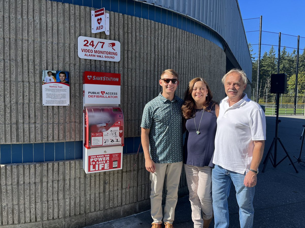 dp_open's tweet photo. We partnered with the Truax family to place a @SaveStationAED and #AED in memory of their son Matthew at Meadowdale Playfields in Lynnwood, WA! ❤️

#suddencardiacarrest #cpr https://t.co/eGFu6EZxar