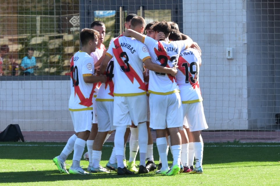 RayoVallecano's tweet photo. Min. 36/ GOOOOOOOOOOOOOOLLL, GOL DE GUZMÁN 

El Rayo B suma el segundo tanto de la tarde 

Rayo B 2️⃣
@CDGalapagar 0️⃣

#RayoBGalapagar https://t.co/AfVSs4K4e8