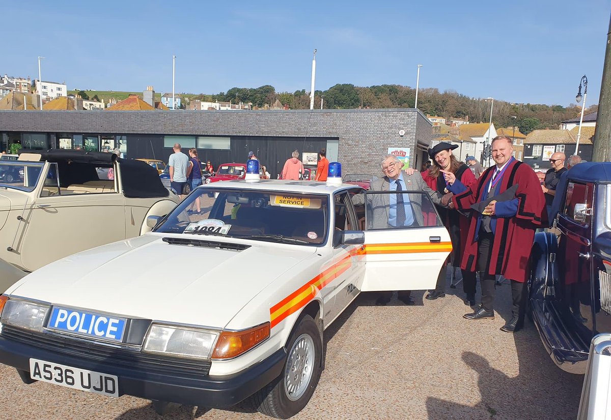BaconBoy1989's tweet photo. #HastingsWeek continued and we visited the #ClassicCarShow, popped into the Isabel Blackman Centre #Shop, spent some time at the #OreWI Autumn Fair, enjoyed the Rick Moye #Photography Exhibition at the Stables Theatre and Arts Centre and finished off in #StClementsChurch. https://t.co/JsDnBi9OCr