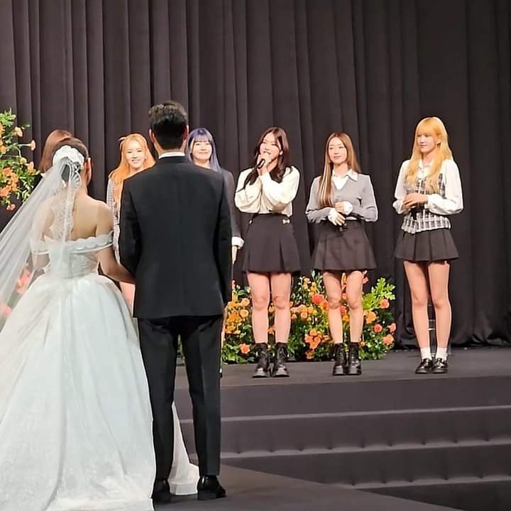 pandathings_'s tweet photo. #Apink y #StayC en la boda del CEO de High Up Entertainment  ♡ https://t.co/7xVu3Nmrca