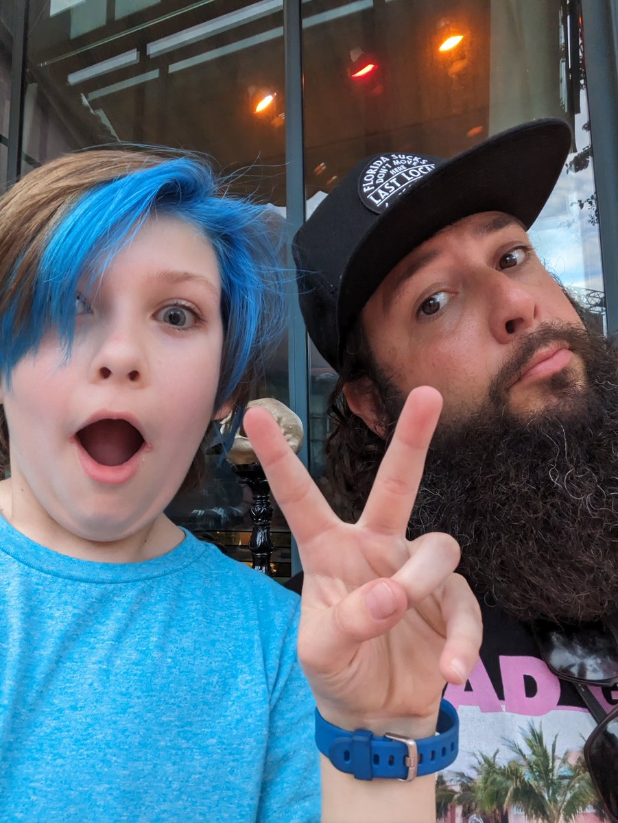 TattooAmber's tweet photo. @DrewOnTheRadio @TheJohnSenning 
You guys really made his night. Thanks for being such cool dudes! 
✌❤🎸
#pugmasterriley
#pugmaster_vr https://t.co/wHV8l2VSXU