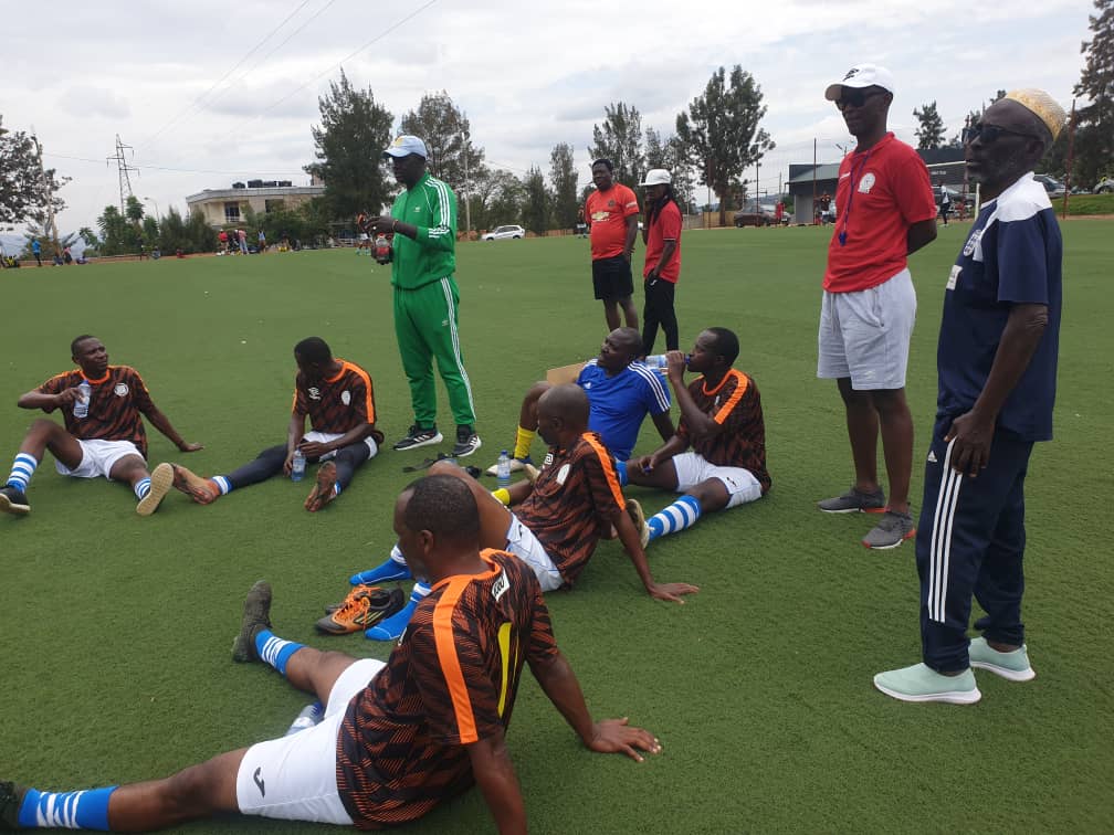 FAPA_Rwanda's tweet photo. Murwego rwo kwitegura #VCWC2024, ikipe ya bahoze ari abakinnyi ba #Amavubi, uyu munsi yakinnye umukino wa gishuti na #Inoubliables za @rayon_sports kuri tapis rouge i Nyamirambo, umukino urangira ikipe ya #FAPA itsinze #Inoubliables ibitego 5-2. #AmavubiLegends https://t.co/xDql1ExkJs