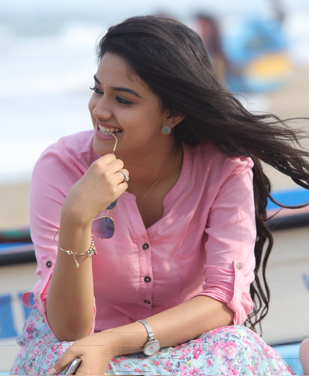 KeerthyanTanju's tweet photo. I suddenly fell in love with @KeerthyOfficial as Kavya one day.🤗❤️
😇
 Since then, I'm still in love with her" 🌼🌻

 7 Years of #Remo
#KeerthySuresh https://t.co/Z85CNKpmXu