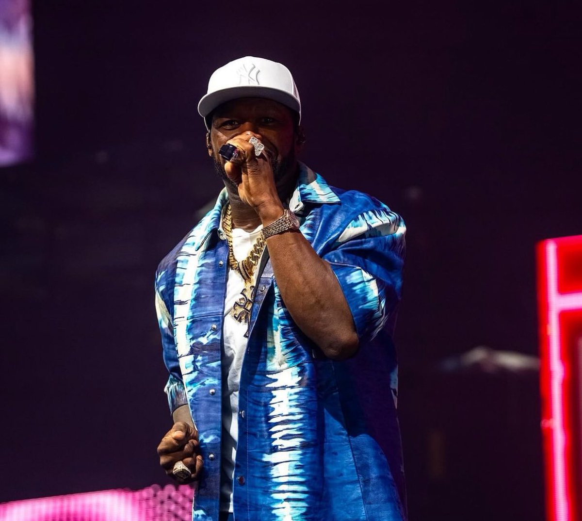 wrld_mag's tweet photo. 🚨 CONCOURS 

Gagne 2 places pour aller voir 50 CENT à Paris à La Défense Arena le 3 Novembre ! 

Pour participer : 

• RT &amp; FOLLOW @WRLD_MAG
• TAG 1 AMI(E) EN COMMENTAIRE https://t.co/zAT60SkPnF