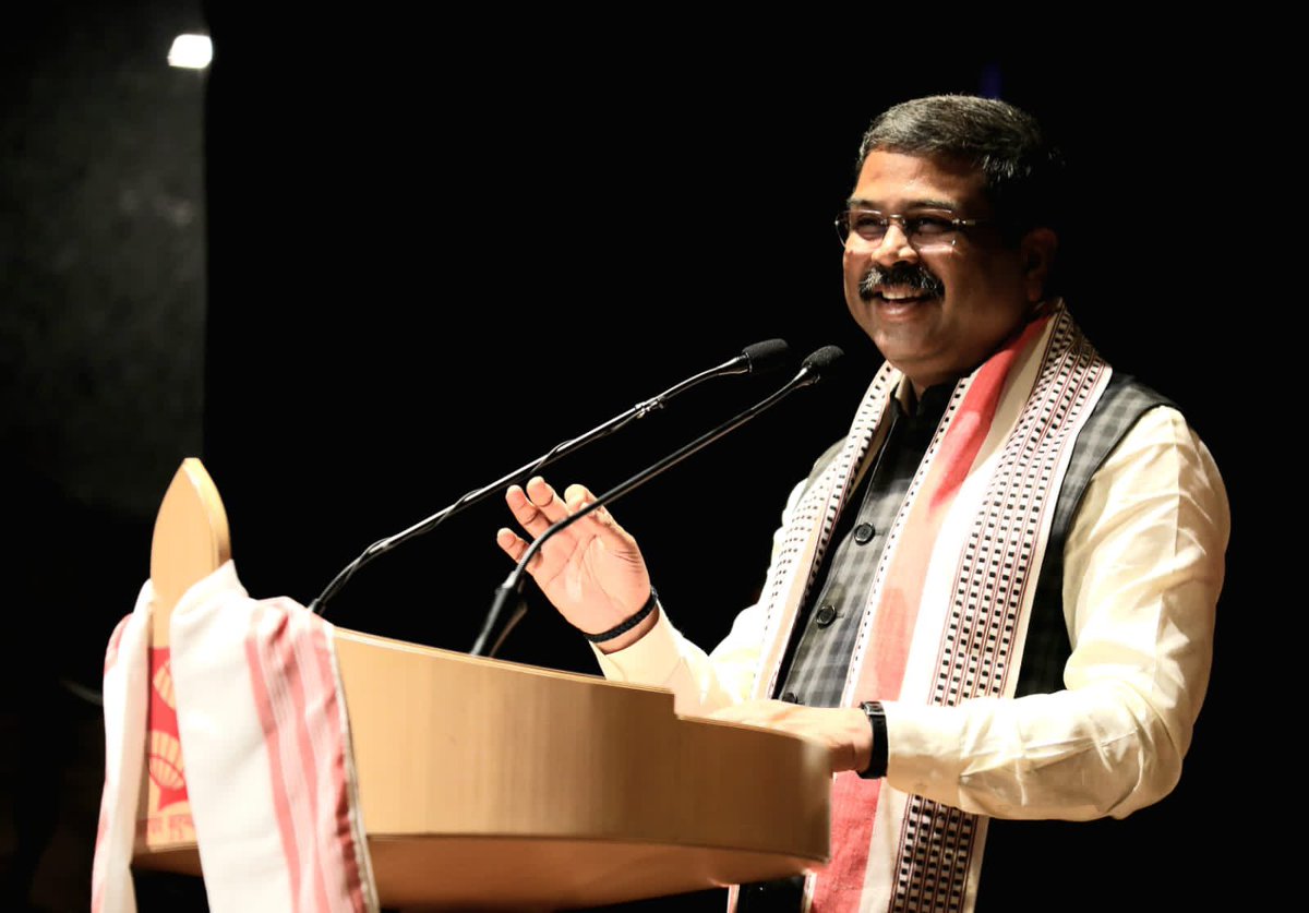 dpradhanbjp's tweet photo. Pleased to inaugurate the Symbiosis Ishanya Bhawan in Pune. Symbiosis Ishanya Bhawan is a symbol of culture, pride and ‘Ek Bharat Shrestha Bharat’. 

I am confident this vibrant facility will inspire, enlighten and enrich students, particularly from the north-eastern states. Every moment is a moment of learning. A symbiosis of emotions, humanity, sensitivity and responsibility is the way forward. Encourage the Symbiosis family to focus studies on developing greater understanding of our Indian civilisation. I am confident students of Symbiosis will transform into global citizens and contribute in making India a developed nation by 2047.