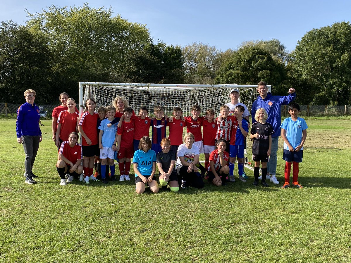 Salisburyrovers's tweet photo. What an honour to host 
a visit from  @RoosBrouwer &amp;  @nhermans88  from @KNVB at our club today. 

Taking the time to ask questions, listen, observe &amp; talk to our coaches, parents &amp; children.

Genuinely interested in understanding what we do!

A breath of fresh air ❤️⚽️🇬🇧😃 https://t.co/NX9fPjaYIj