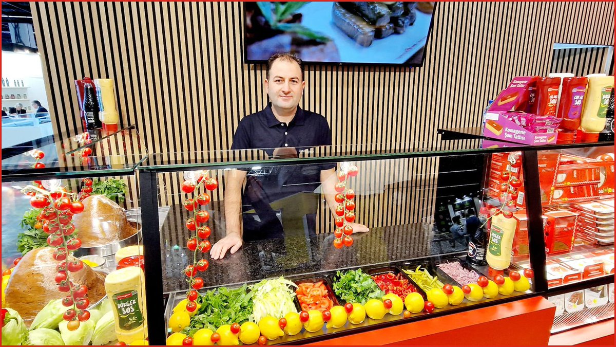 Komagene, ANUGA Fuarı’nda da ilgi odağı oldu. Bugün Almanya’nın Köln kentinde açılan ve dünyanın en büyük gıda organizasyonu olan ANUGA Fuarı’na lezzet katan markamız, Türk mutfağını dünyaya tanıtmaya devam ediyor.  #komagene #çiğköfte #anuga