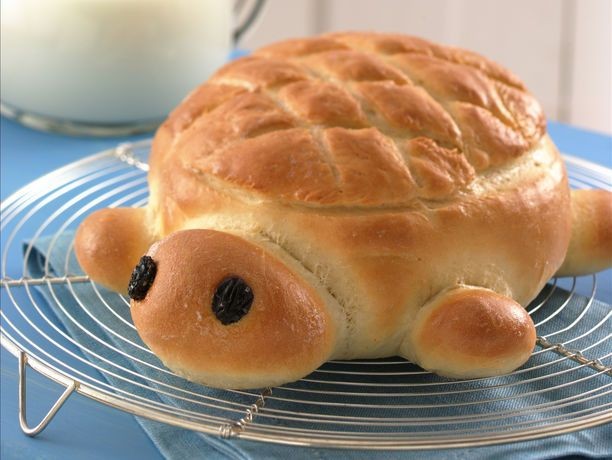 rainbow_explode's tweet photo. cute bread shapes ! 🐶🍞🐸✨🐢🌸🦀 <33 https://t.co/5ik7xBHDHO