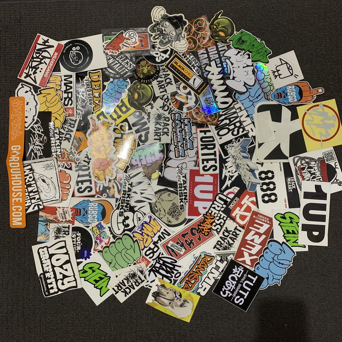 not_today_re's tweet image. masih banyak, cuma males beresinnya ntar 😂#stickergame