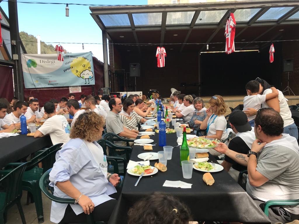 Gaur Elgoibarren dislexiaren eguna ospatzen DISLEGI Debabarrenak antolatuta. Dislexia ikustaraziz.

ES/ Hoy en Elgoibar celebrando el día de la dislexia organizado por DISLEGI Debabarrena. Visibilizando la dislexia .

#diskexiaikustaraziz #visibilizandoladislexia