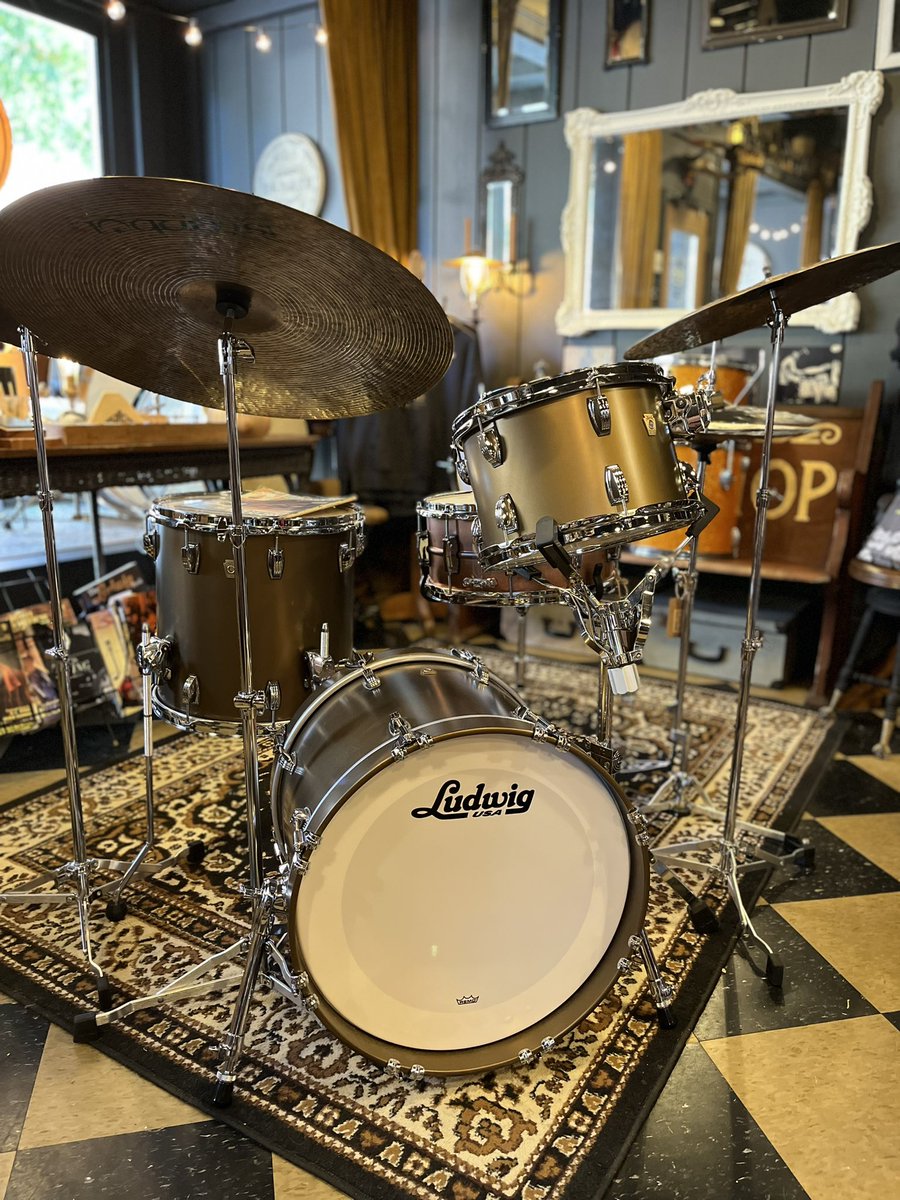 badgesdrumshop's tweet photo. Saturdays are for drum shop exploring. Find a shop near you and enjoy!
#drums #cymbals #drumhang #drumshop #badgesdrumshop https://t.co/vEBFHy7xrF