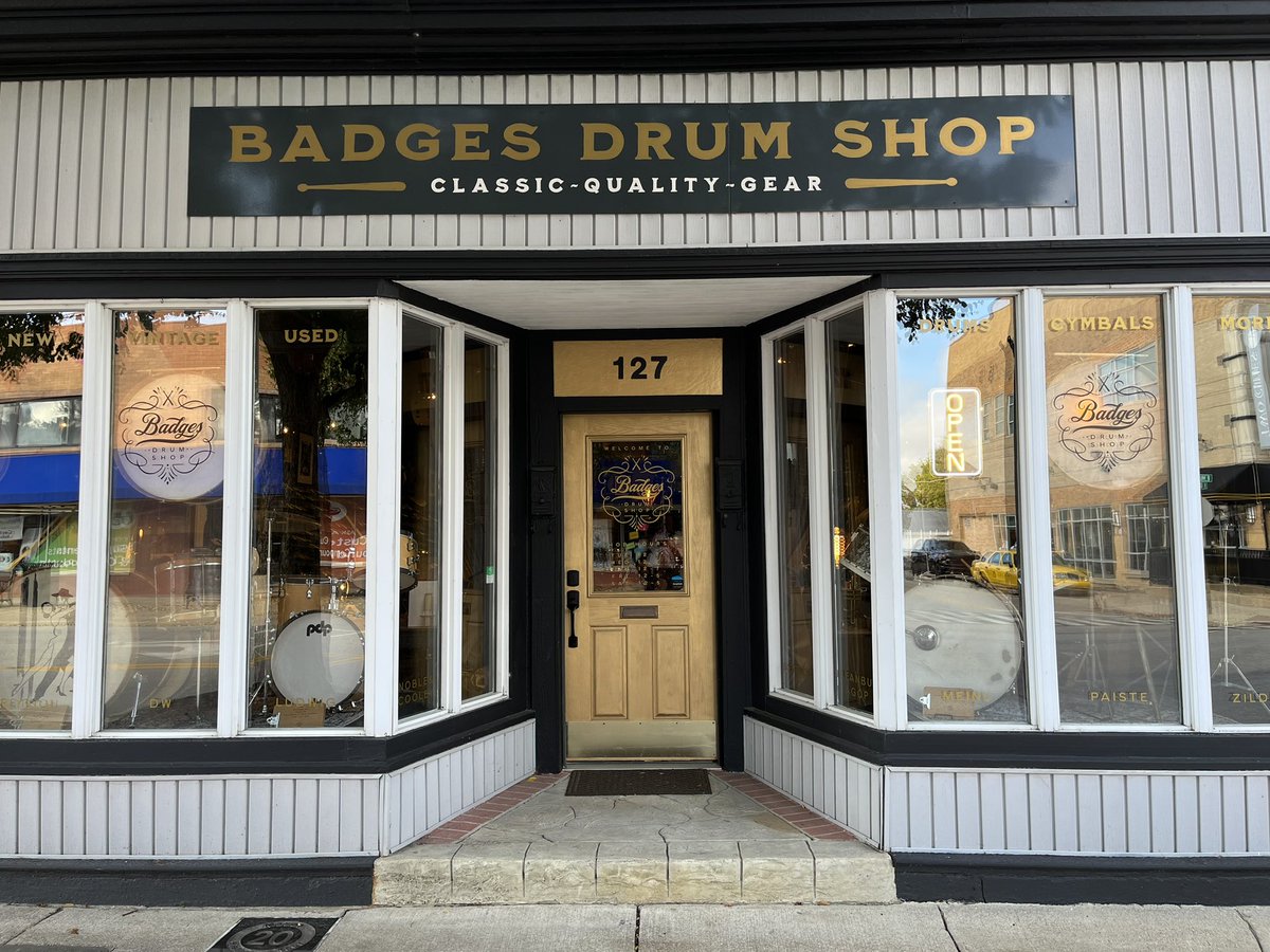 badgesdrumshop's tweet photo. Saturdays are for drum shop exploring. Find a shop near you and enjoy!
#drums #cymbals #drumhang #drumshop #badgesdrumshop https://t.co/vEBFHy7xrF