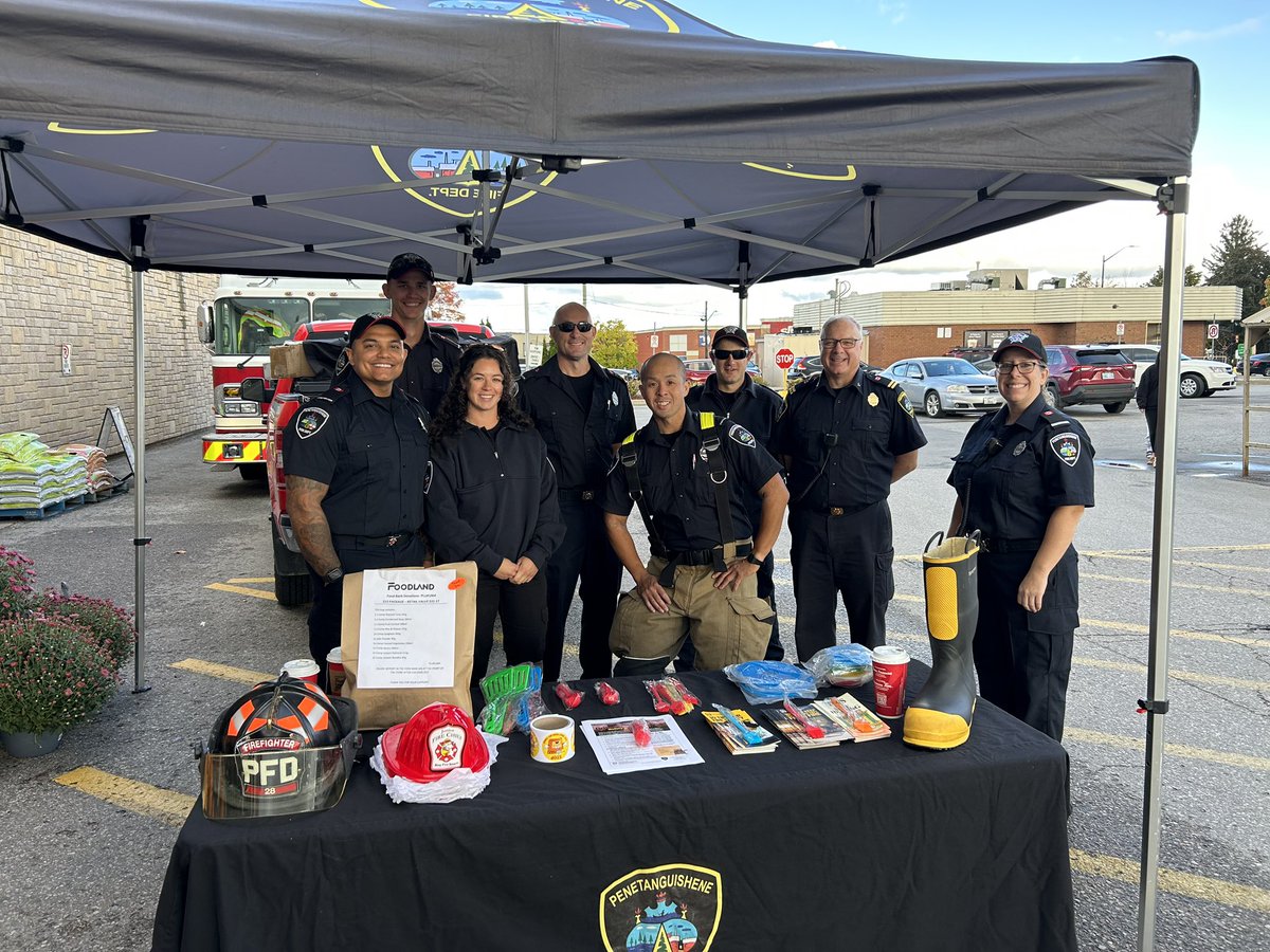 Proud to have members of <a href="/PVFFA1/">PVFFA</a> out accepting food/cash donations for the Saint Vincent de Paul Thanksgiving food drive!
Also sharing important cooking safety information in preparation for this years #FirePreventionWeek