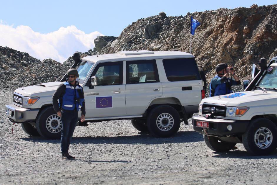 EU_Armenia's tweet photo. 🇪🇺🇦🇲Today, EU Ambassador Vassilis Maragos joined @EUmARMENIA monitors for a patrol mission  to Sotk area.  Huge thanks to EUMA for  their professionalism and dedication. https://t.co/16VX7MYskI