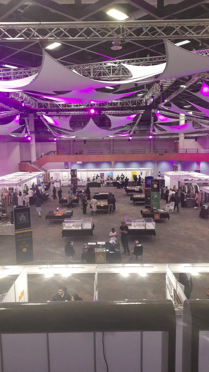 ExhibitionIslam's tweet photo. @Islamchannel in @necbirmingham - 30th Sept
A roaring success! Delivering a stunning exhibition to 1000's visitors. Relishing the opportunity to learn &amp; engage with Islam. On display - 1200 year old Quran page, interactive models, VR showcasing holy sites. https://t.co/bm5cOhclIg https://t.co/NWu3SA5jXf