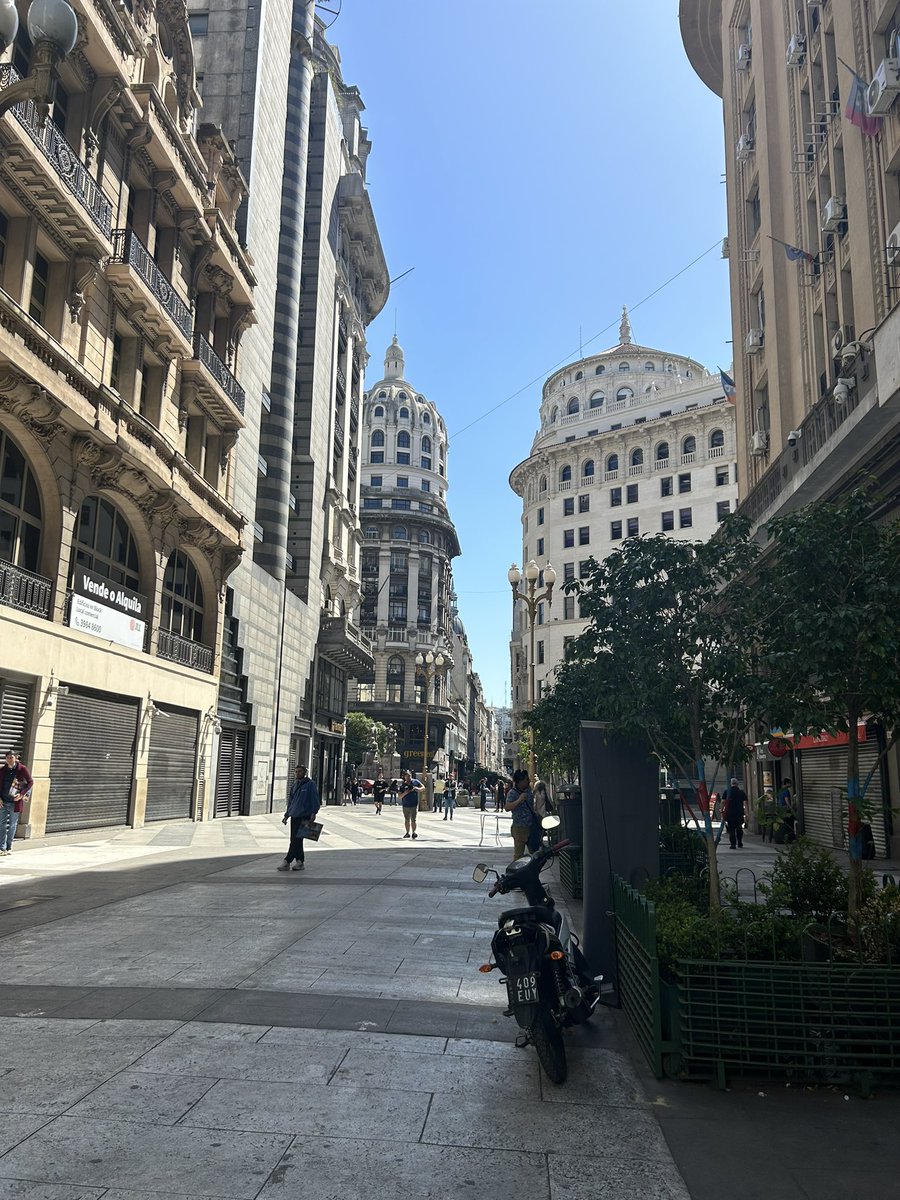 Denisportillo's tweet photo. Hermoso sábado en nuestro hermoso centro porteño 🇦🇷 https://t.co/b8NivOgGQl