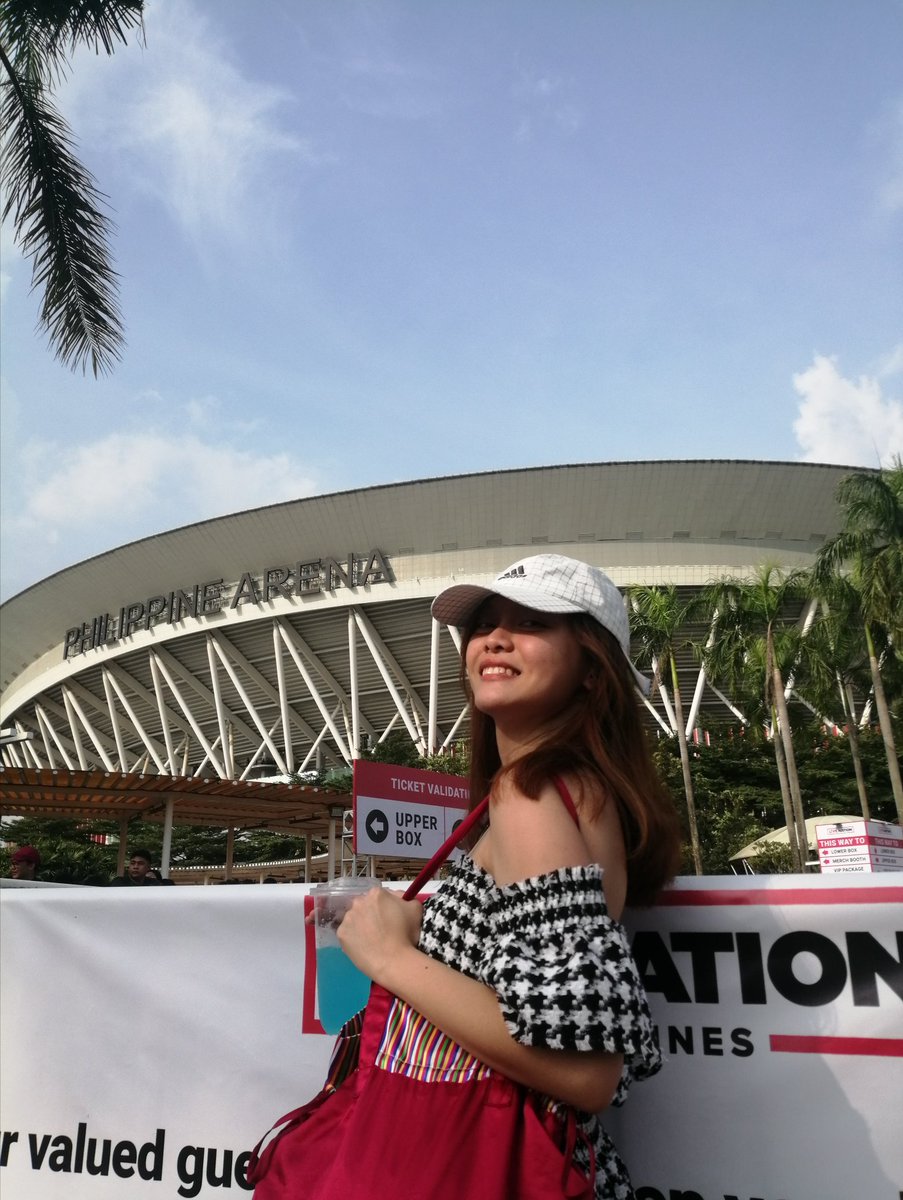 Kiyeme13's tweet photo. Cheers to my very first concert 🥂❤️
 Very lucky and blessed to see Twice at Philippine Arena
#TWICE_5TH_WORLD_TOUR_BULACAN #TWICEinPH https://t.co/wojkzQ04C3
