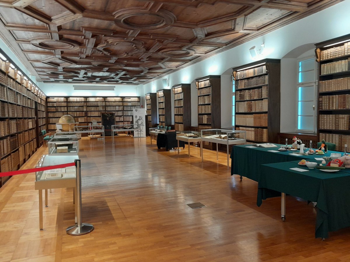 Seit der Antike spielte die Ernährung eine wichtige Rolle bei der Aufrechterhaltung der Gesundheit. Die Universitätsbibliothek Salzburg präsentiert in der Langen Nacht der Museen Handschriften und alte Drucke zum Thema: „Vom Pestzuckerl bis zur Kaviarvergiftung“.